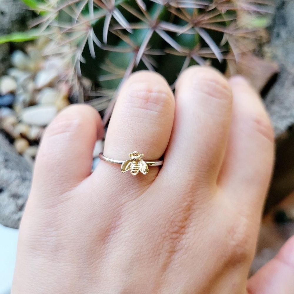 Classic Dainty Gold & Silver Bumble Bee, size 6.25